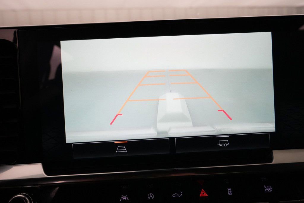 Used 2025 GMC Sierra 1500 Elevation image 18