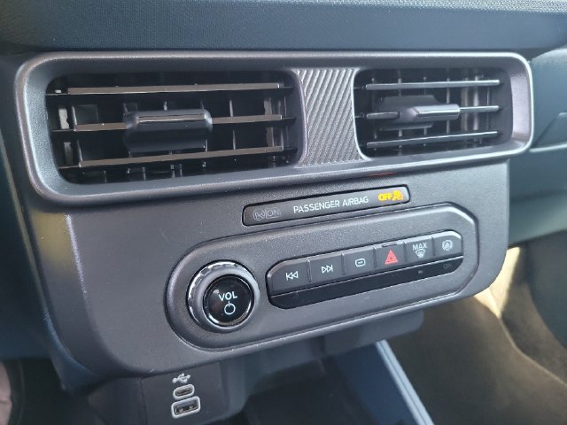 Certified 2025 Ford Maverick XL FWD image 26