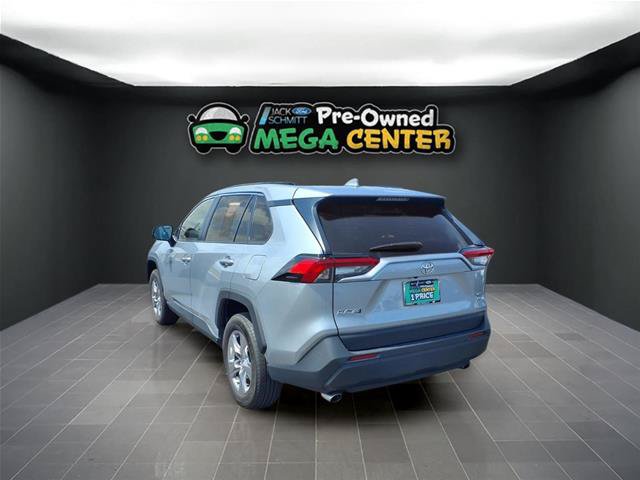 Used 2025 Toyota RAV4 XLE AWD/4WD image 4