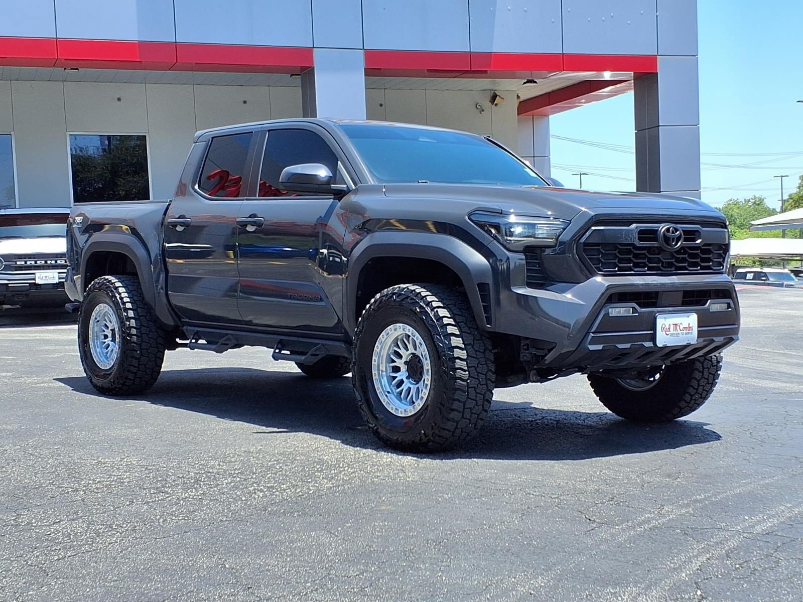 Used 2025 Toyota Tacoma TRD Off-Road AWD/4WD image 4