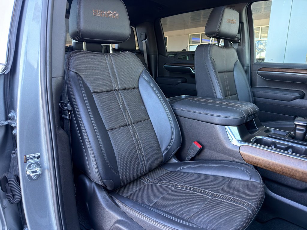 Used 2025 Chevrolet Silverado 1500 High Country w/ Technology Package AWD/4WD image 10