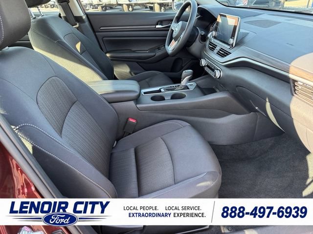Used 2025 Nissan Altima 2.5 SV FWD image 13