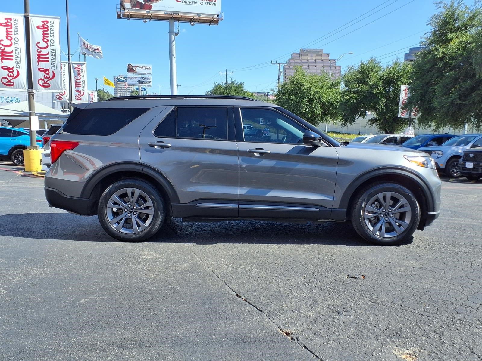 Certified 2023 Ford Explorer XLT w/ Equipment Group 202A RWD image 5