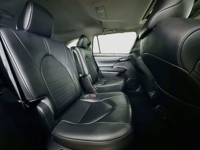 Used 2023 Toyota Highlander XLE FWD image 33