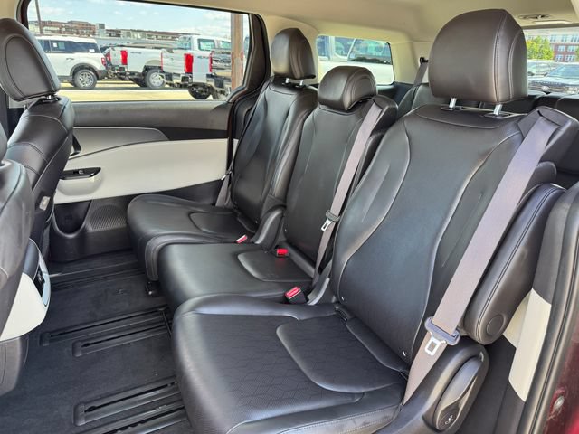 Used 2022 Kia Carnival LX FWD image 16