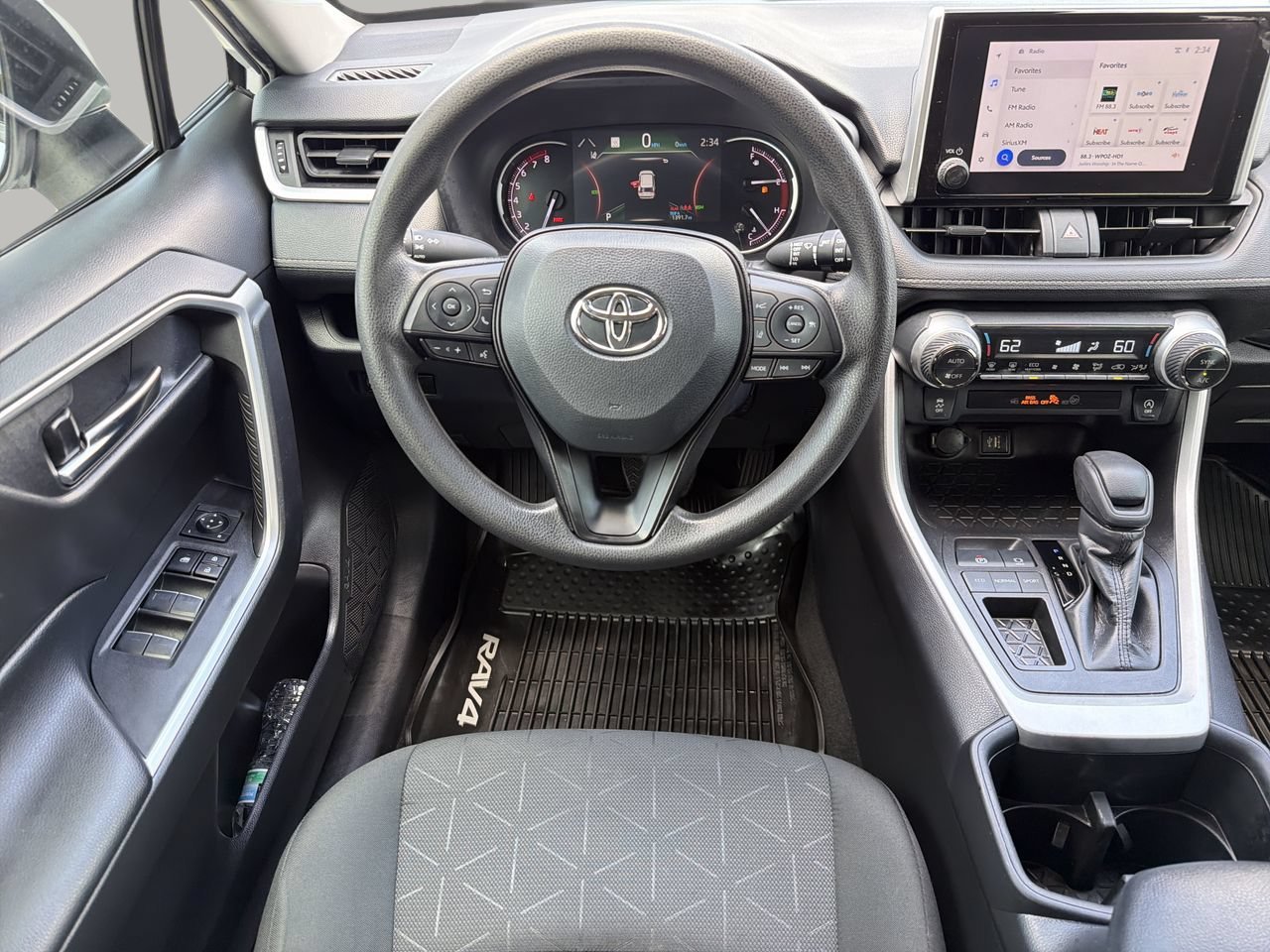Used 2024 Toyota RAV4 XLE FWD image 13