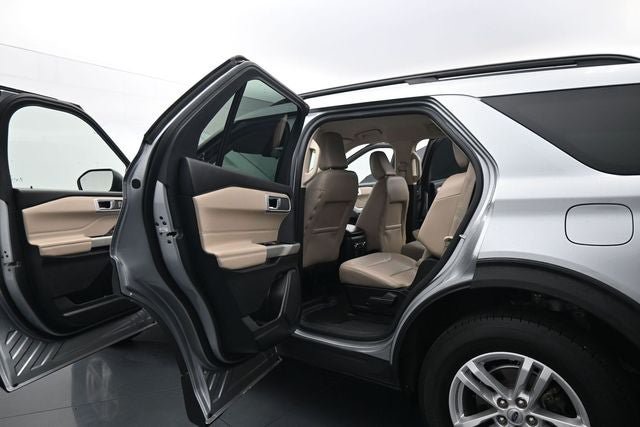 Certified 2022 Ford Explorer XLT w/ Equipment Group 202A AWD/4WD image 18