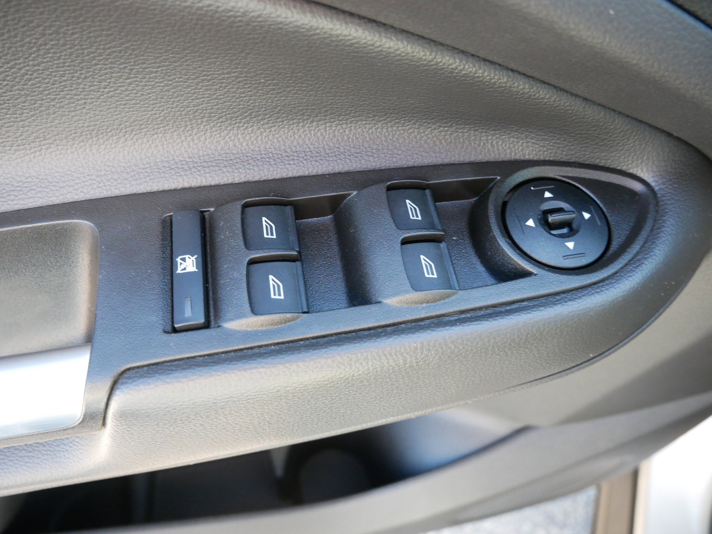 Certified 2017 Ford Escape SE w/ SE Cold Weather Package image 20