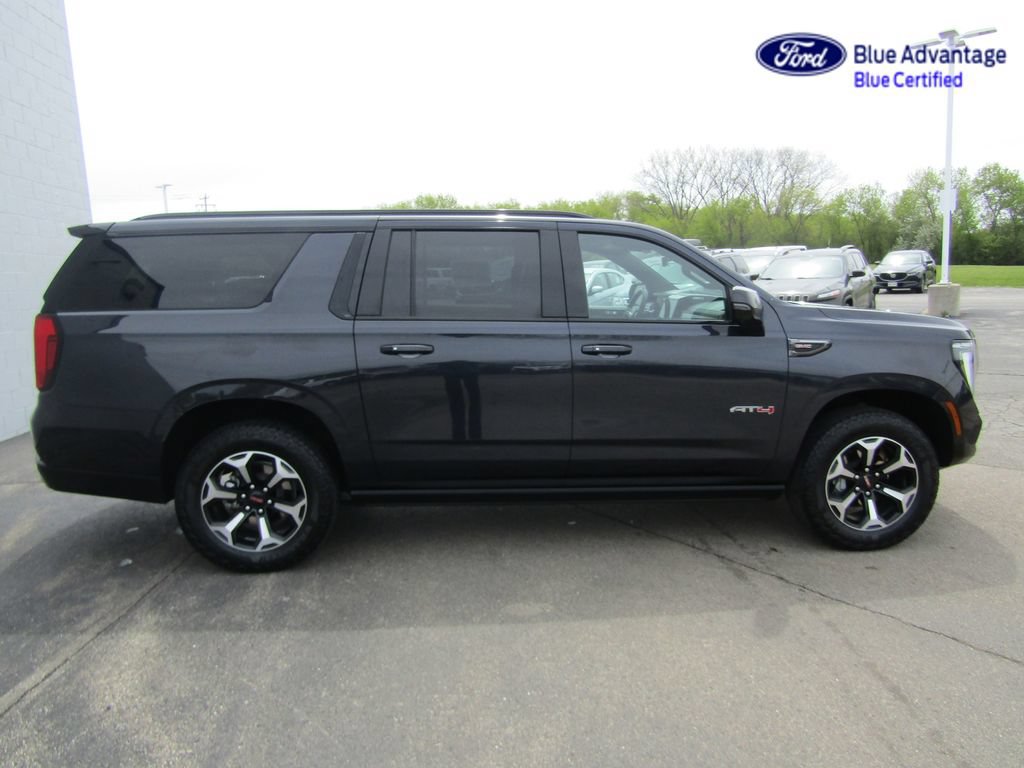 Used 2025 GMC Yukon XL AT4 w/ AT4 Premium Package AWD/4WD image 9