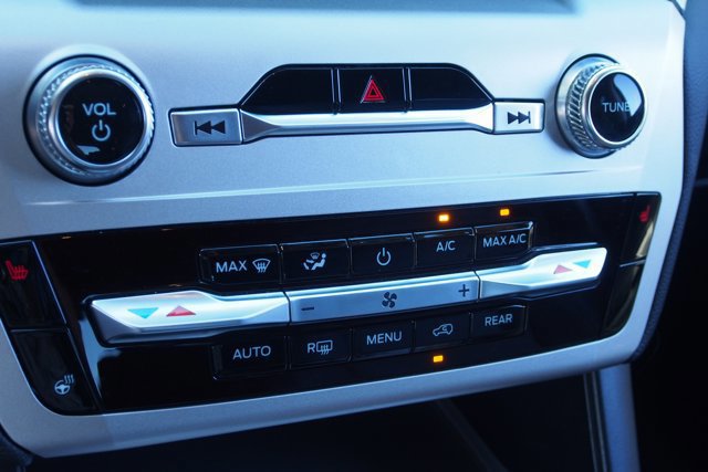 Certified 2022 Ford Explorer XLT w/ Equipment Group 202A image 29