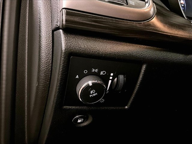Used 2022 Jeep Grand Cherokee Laredo X AWD/4WD image 30