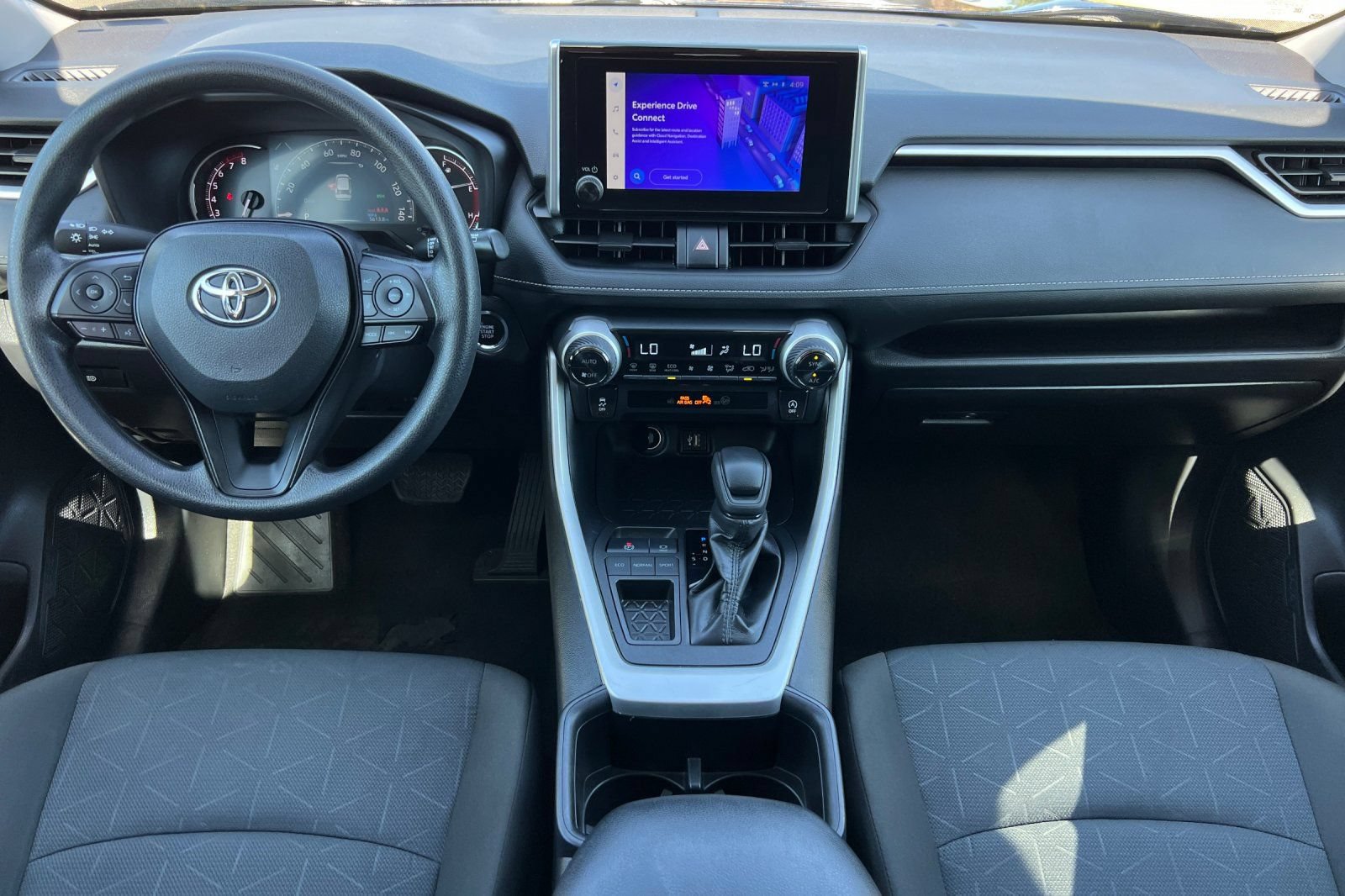 Used 2024 Toyota RAV4 XLE FWD image 15