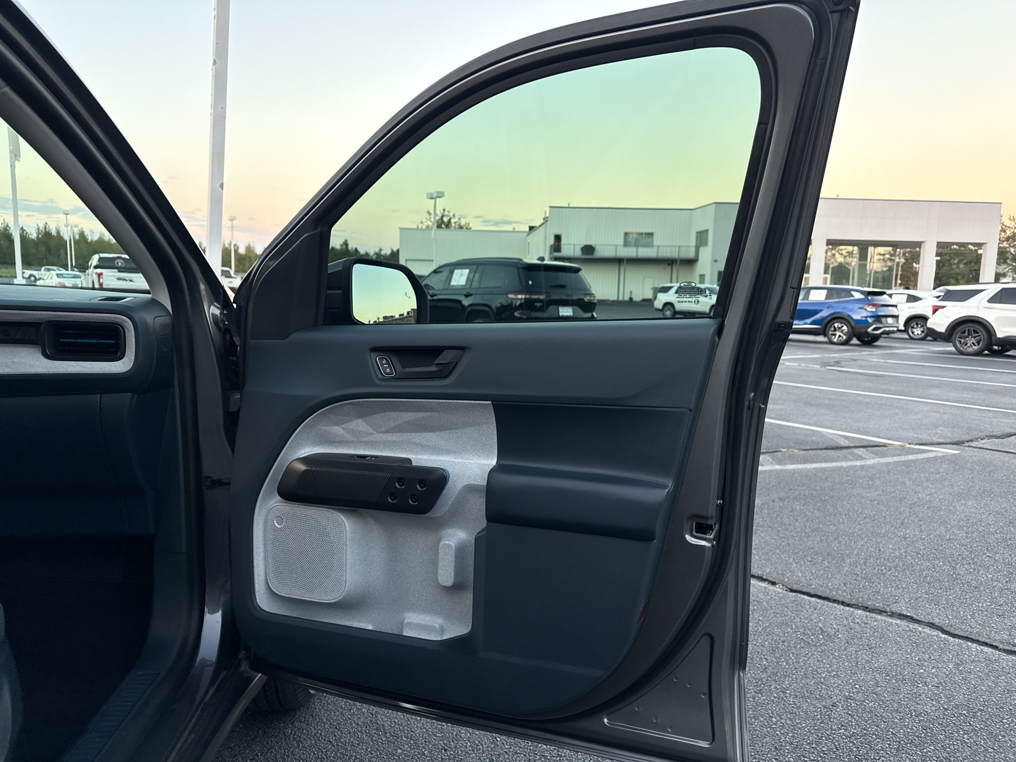 Certified 2025 Ford Maverick XLT w/ XLT Luxury Package FWD image 13