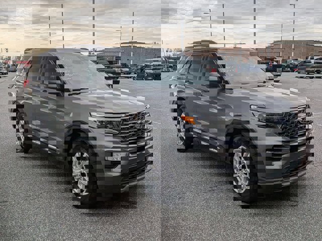 Certified 2023 Ford Explorer XLT w/ Equipment Group 202A image 8