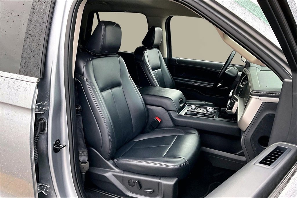 Certified 2023 Ford Expedition XLT image 9