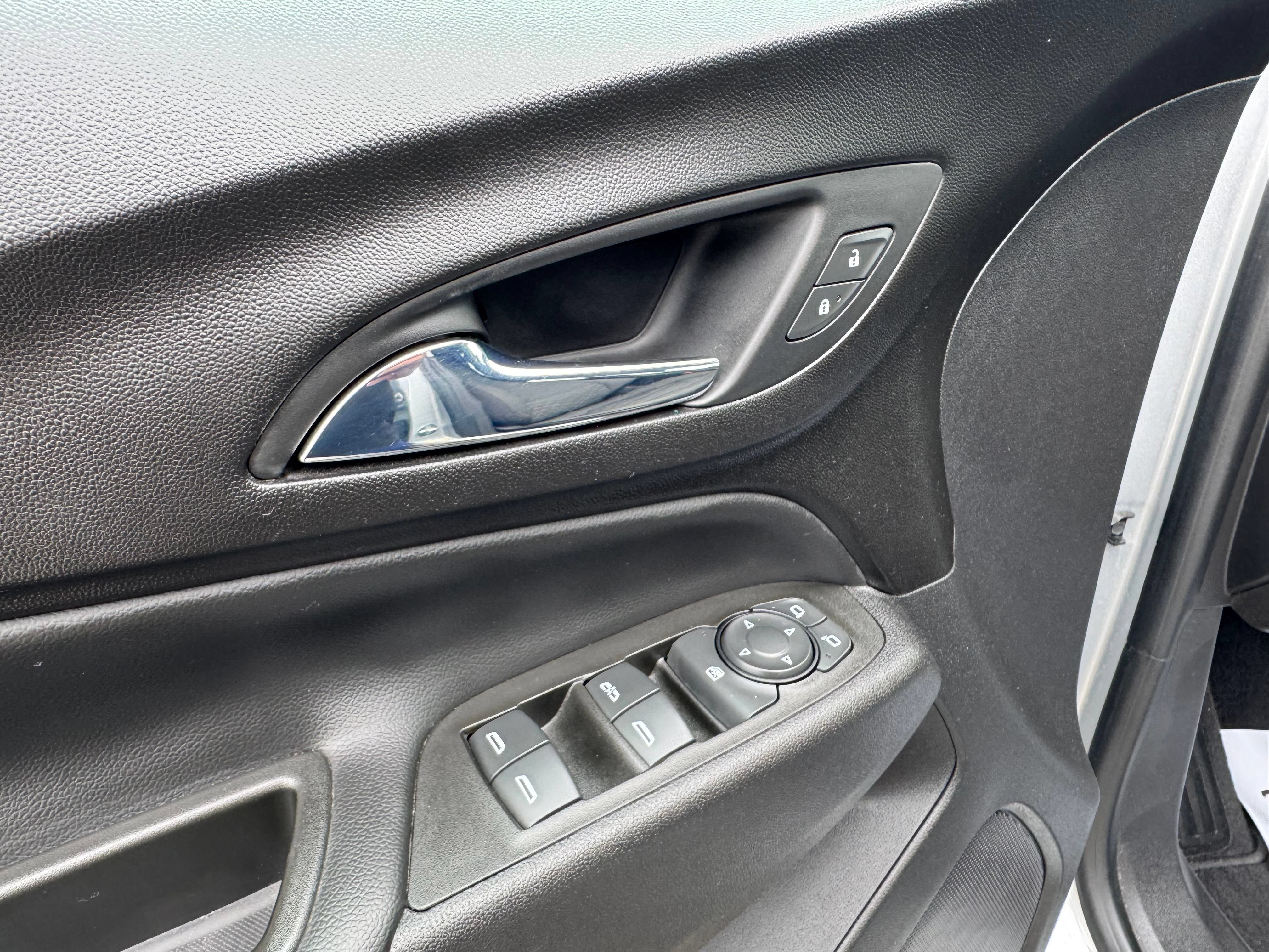 Used 2020 Chevrolet Equinox LT FWD image 31