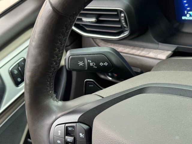 Certified 2020 Ford Explorer Platinum w/ Premium Technology Package AWD/4WD image 35