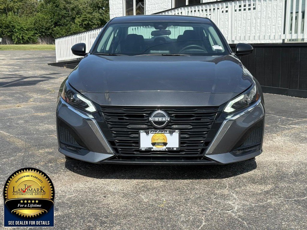 Used 2025 Nissan Altima 2.5 SV FWD image 2