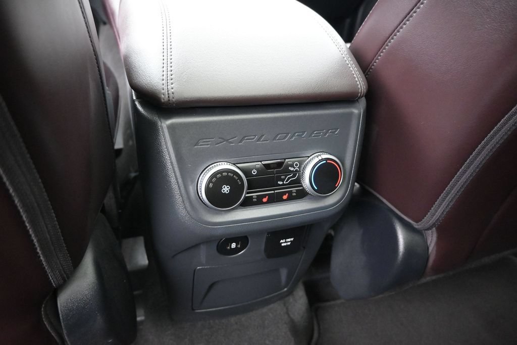 Certified 2025 Ford Explorer Platinum RWD image 16