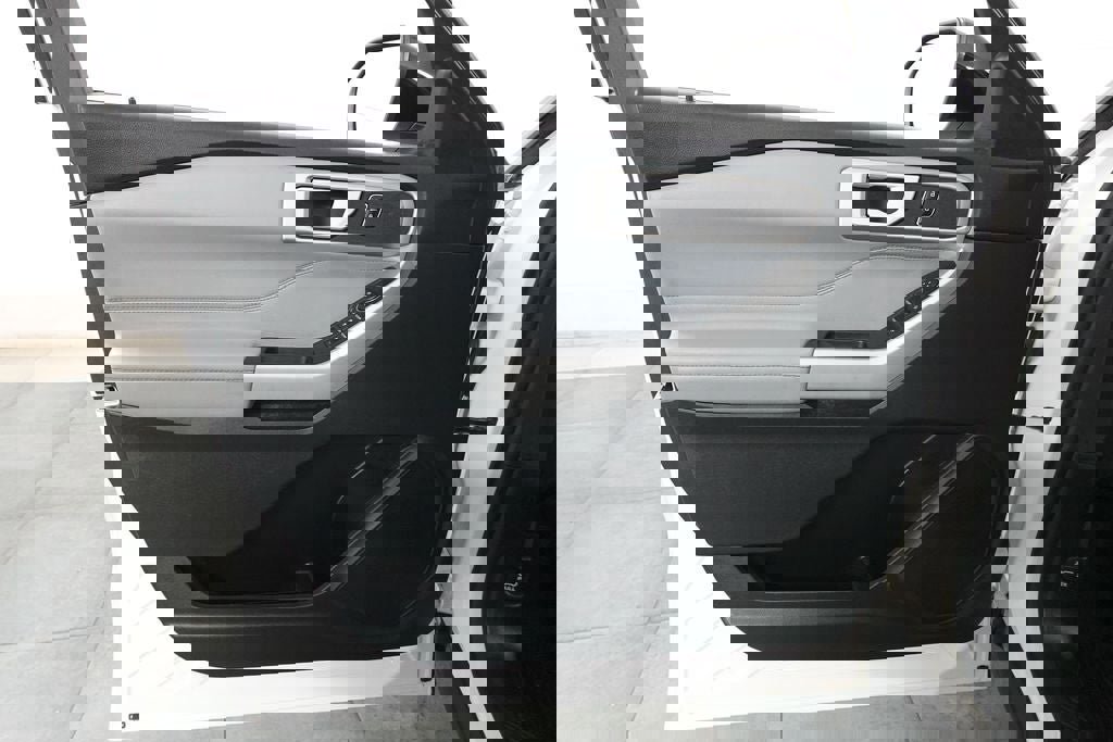 Certified 2024 Ford Explorer XLT w/ Equipment Group 202A AWD/4WD image 22