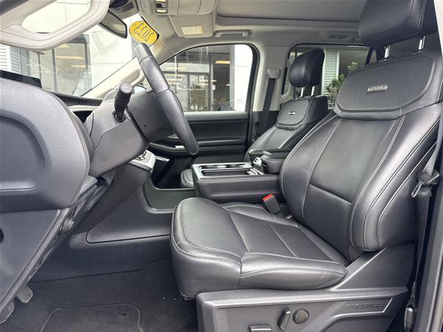 Certified 2025 Ford Expedition Platinum AWD/4WD image 4