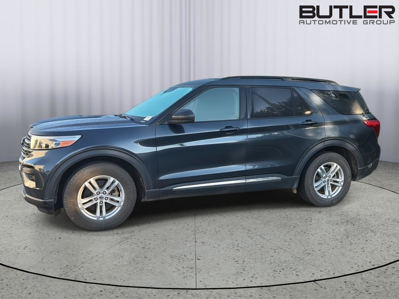 Certified 2024 Ford Explorer XLT RWD image 3