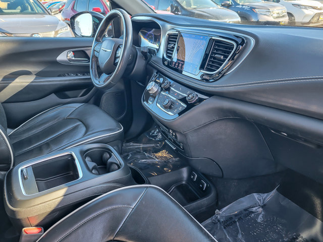 Used 2020 Chrysler Pacifica Limited image 22
