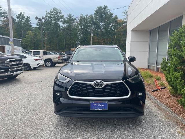 Used 2022 Toyota Highlander XLE AWD/4WD image 3