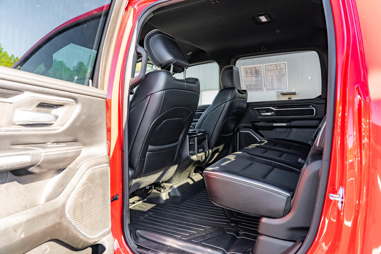 Used 2020 RAM 1500 Laramie w/ Sport Appearance Package AWD/4WD image 16