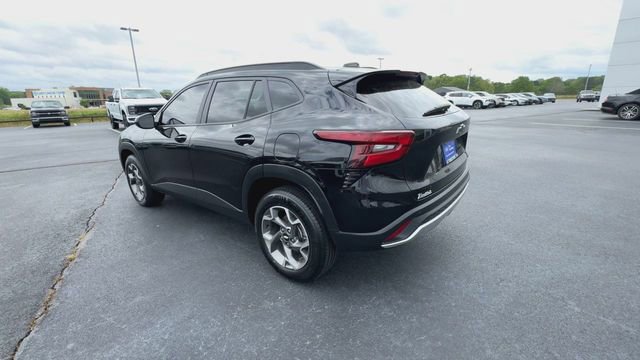 Used 2025 Chevrolet Trax LT w/ Driver Confidence Package image 4