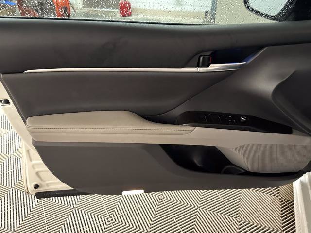 Used 2023 Toyota Camry XSE FWD image 13