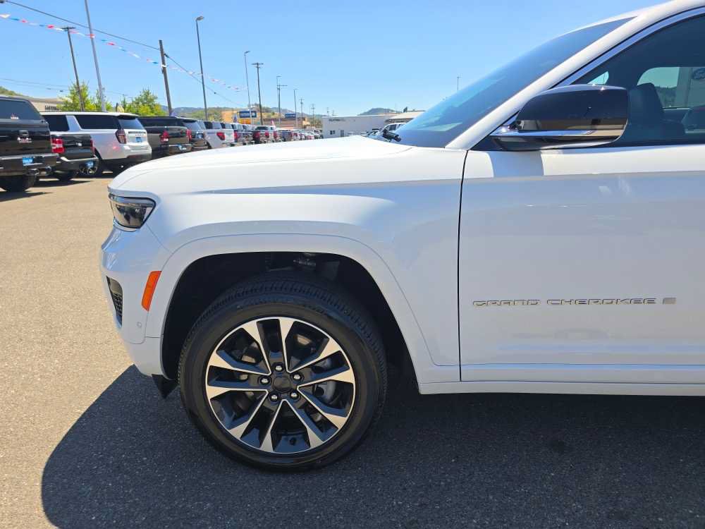 Used 2024 Jeep Grand Cherokee L Overland w/ Trailer Tow Package AWD/4WD image 19