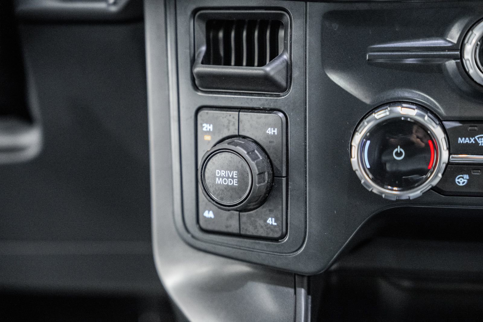 Certified 2025 Ford F150 Lariat image 32