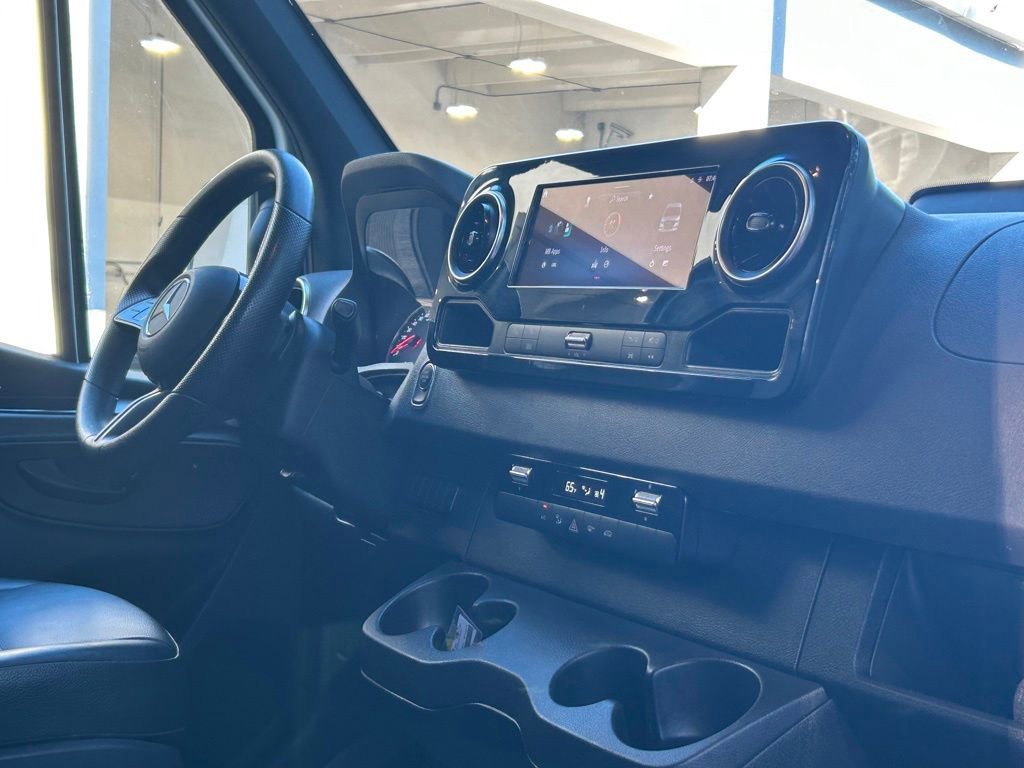 Used 2025 Mercedes-Benz Sprinter 2500 image 25