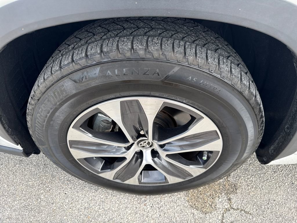 Used 2021 Toyota Highlander XLE image 12