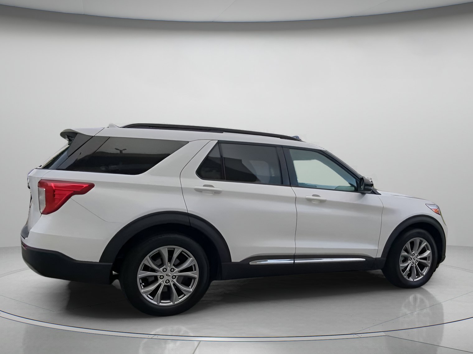 Certified 2023 Ford Explorer XLT w/ Equipment Group 202A RWD image 30
