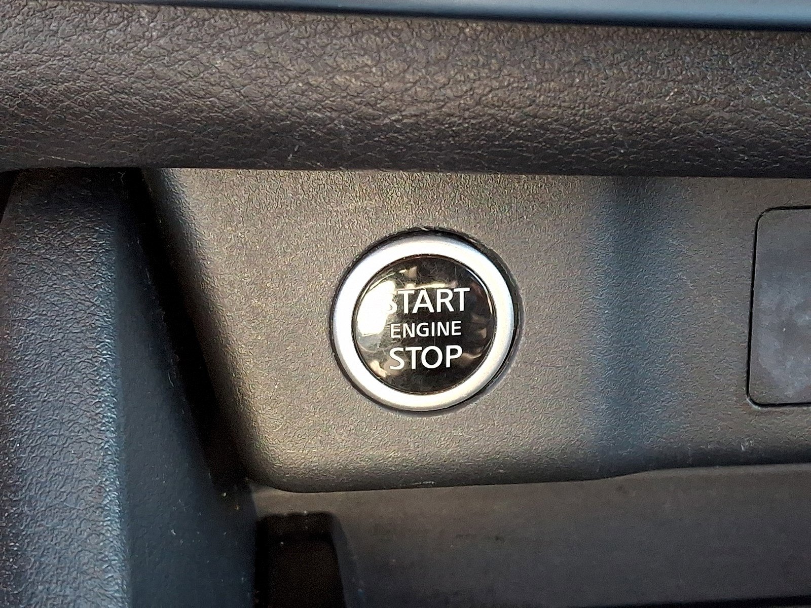 Used 2023 Nissan Rogue SV image 21