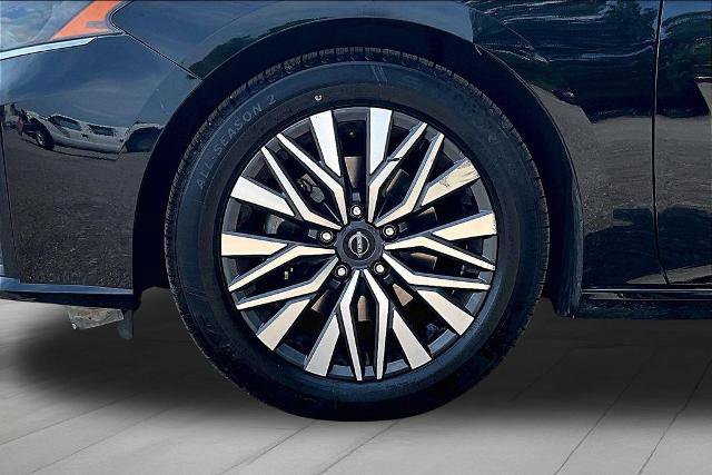 Used 2024 Nissan Altima 2.5 SV FWD image 9