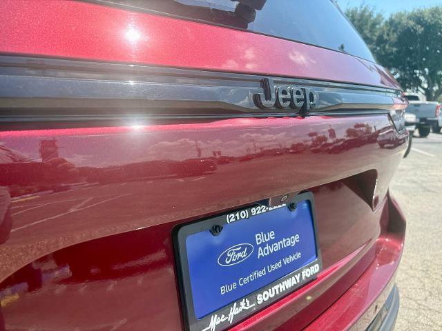 Used 2024 Jeep Grand Cherokee Altitude AWD/4WD image 11