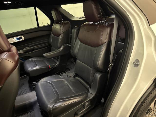 Certified 2020 Ford Explorer Platinum w/ Premium Technology Package image 32
