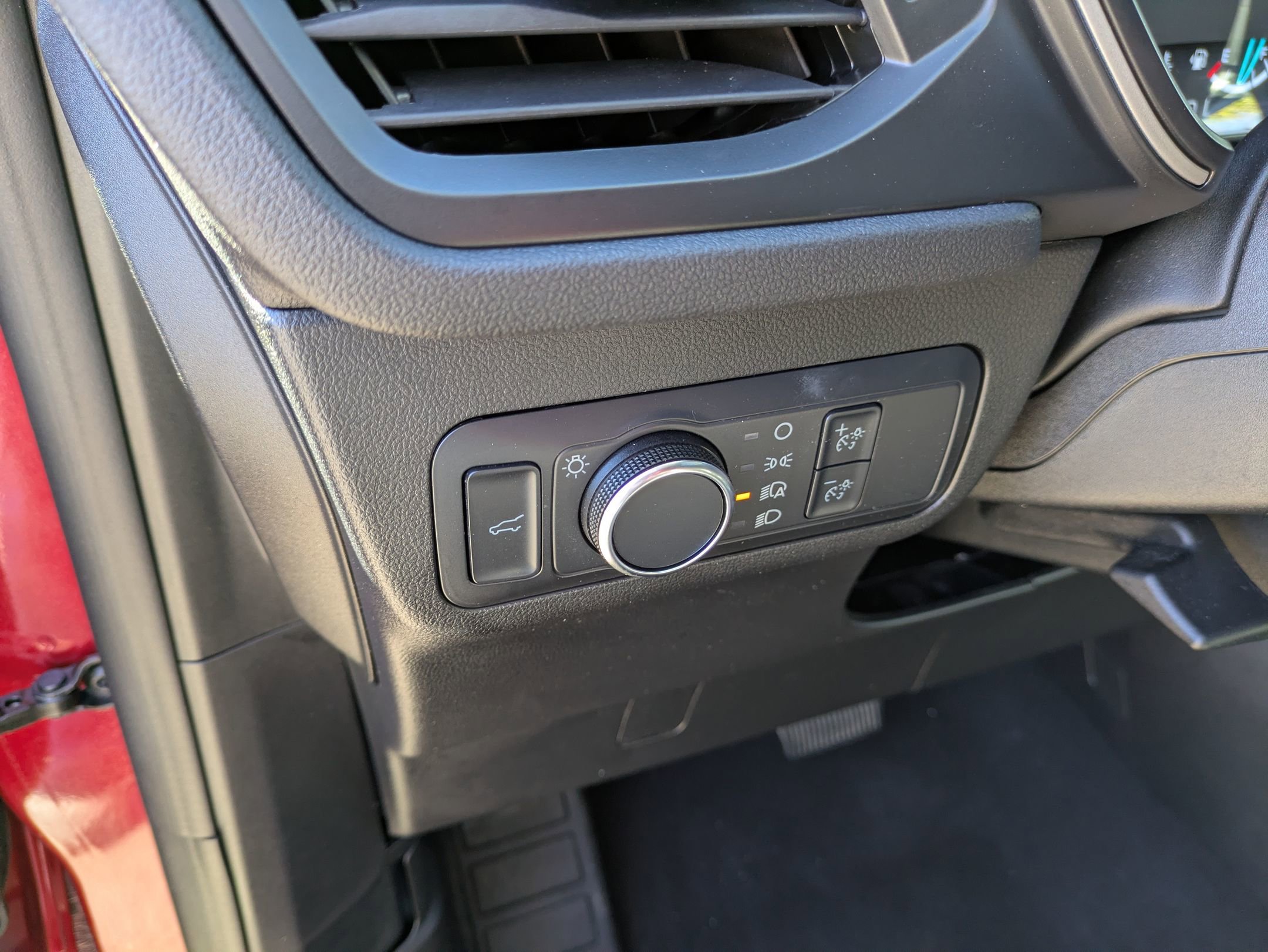 Certified 2022 Ford Escape SE w/ SE Sport Appearance Package image 17