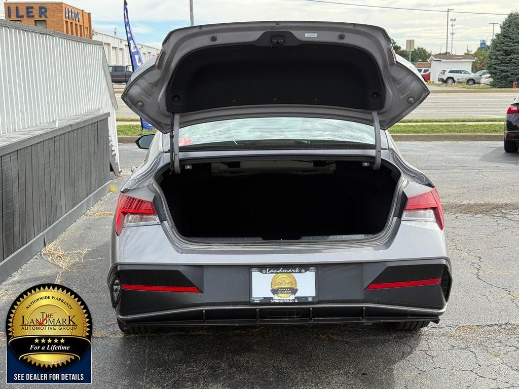 Used 2025 Hyundai Elantra SEL FWD image 20