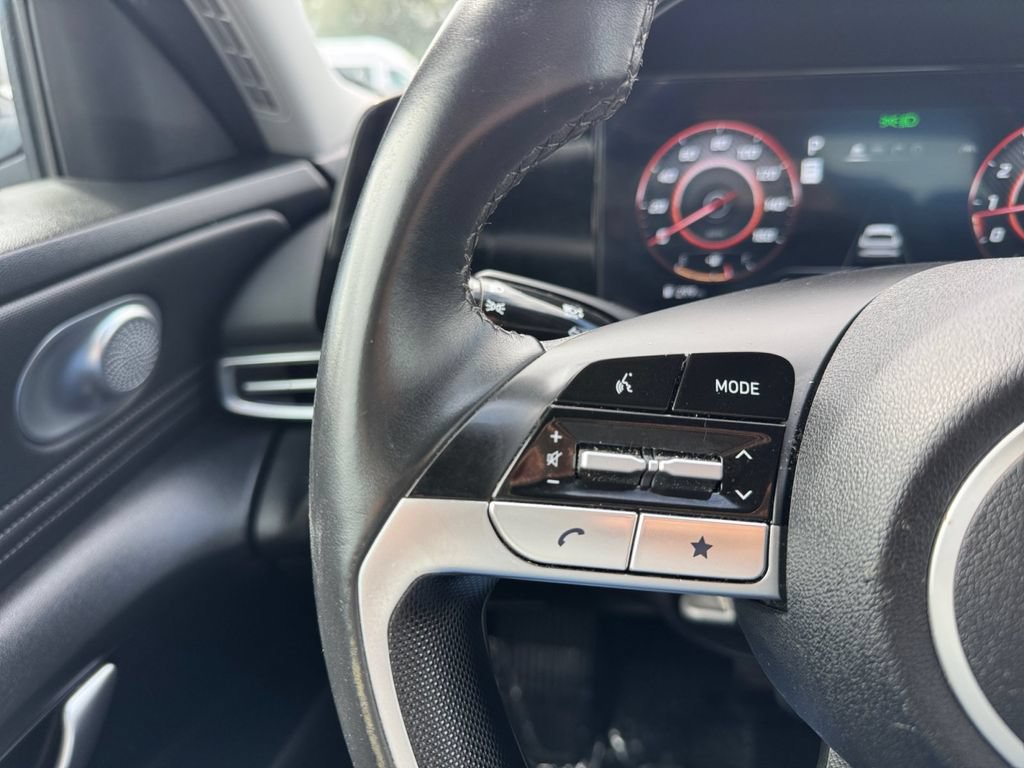 Used 2025 Hyundai Elantra SEL FWD image 38