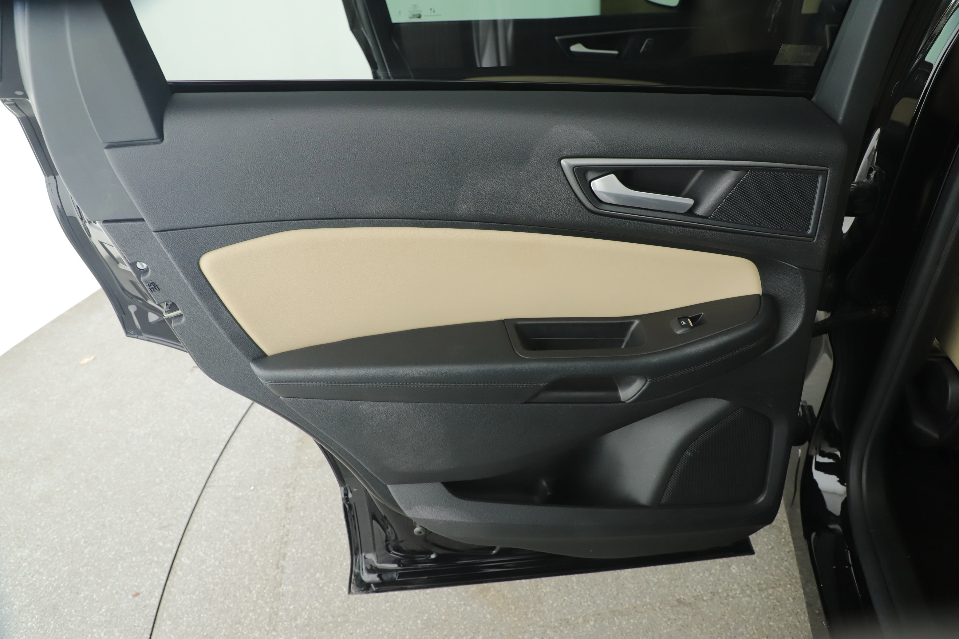 Certified 2024 Ford Edge SE image 19