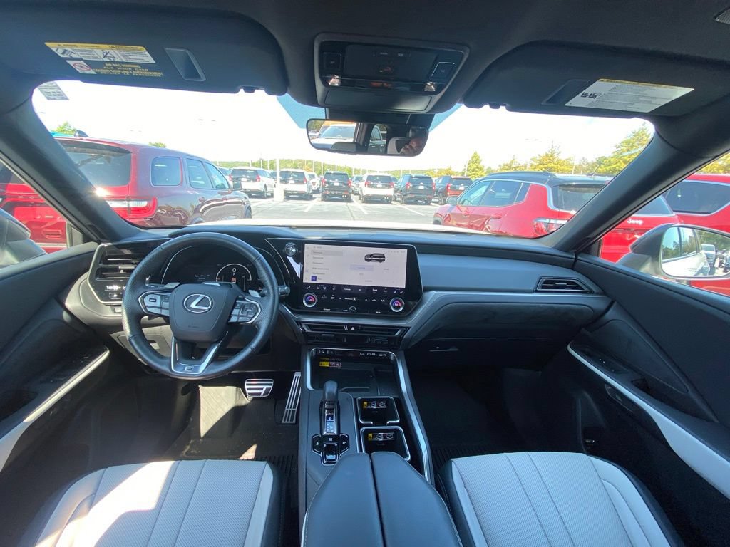 Used 2025 Lexus TX 500h AWD w/ Technology Package image 27