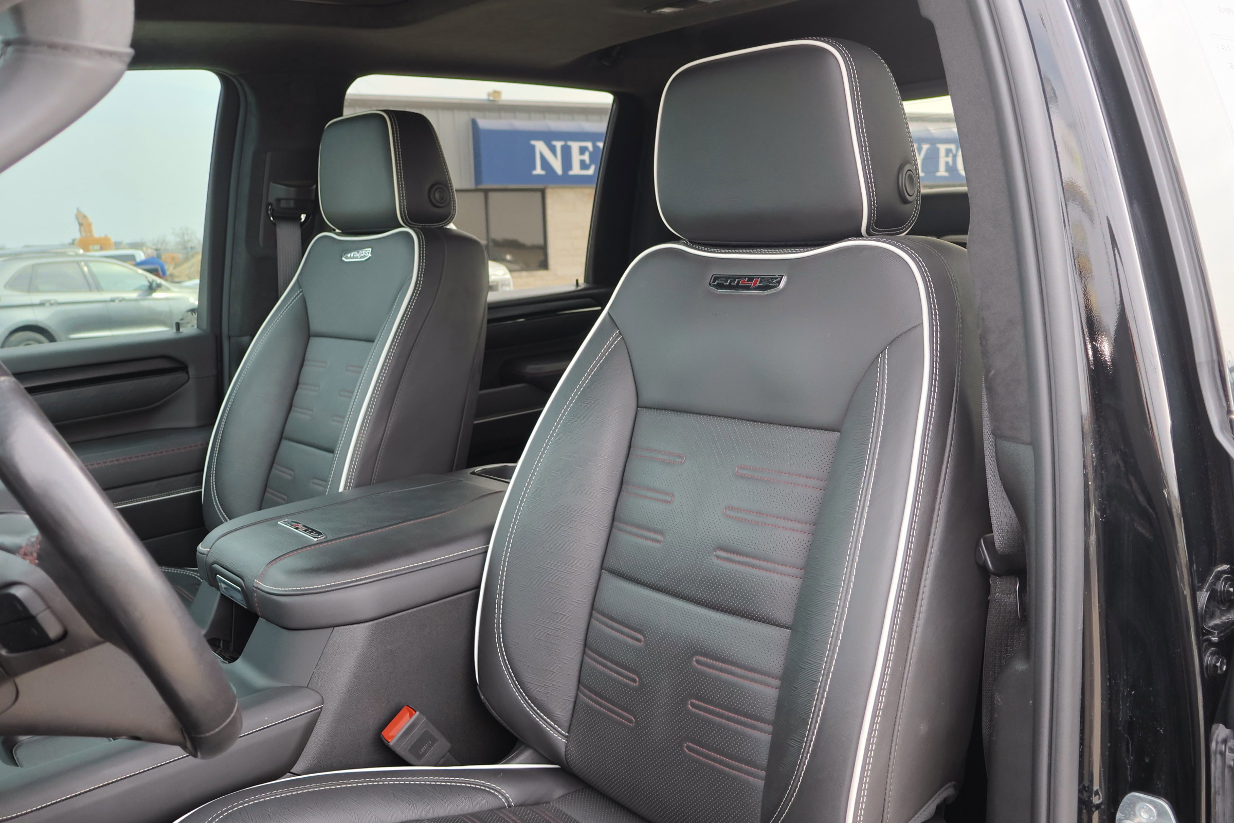 Used 2024 GMC Sierra 2500 AT4X image 29