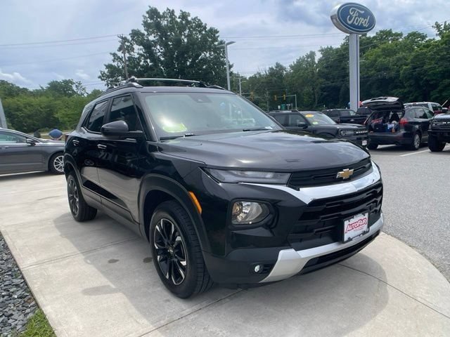 Used 2023 Chevrolet TrailBlazer LT w/ Convenience Package AWD/4WD image 2