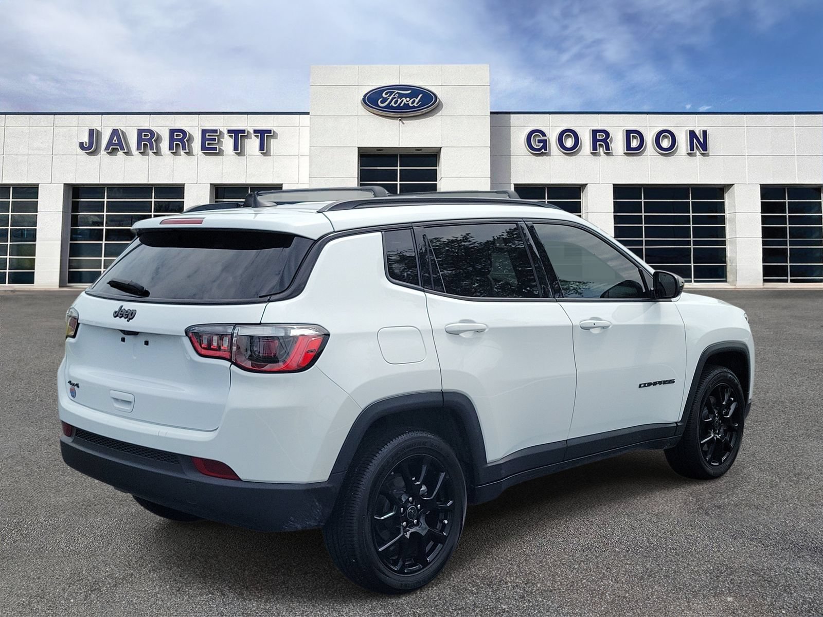 Used 2025 Jeep Compass Latitude w/ Altitude Special Edition AWD/4WD image 4