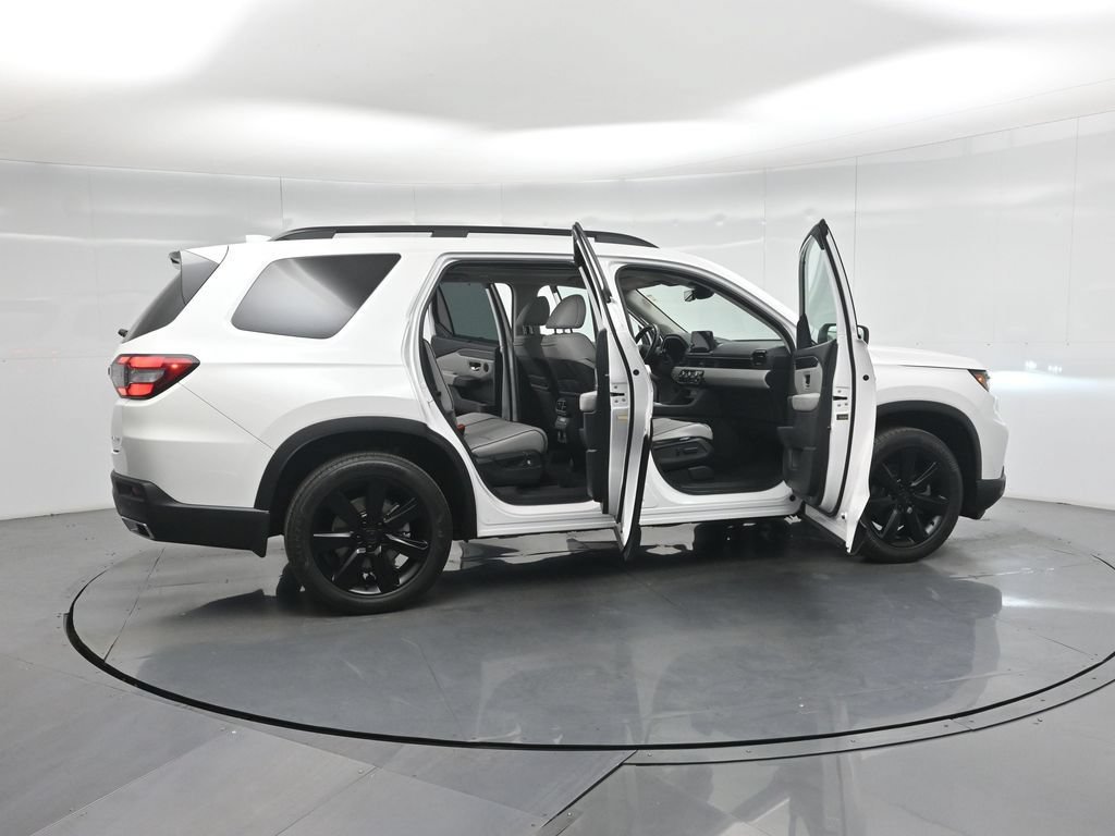 Used 2023 Honda Pilot Elite image 3