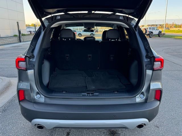 Certified 2023 Ford Escape Platinum AWD/4WD image 37